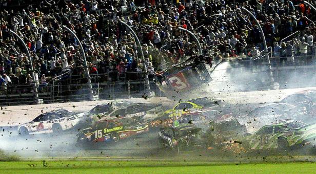 NASCAR-Rennen endet mit heftigem Unfall