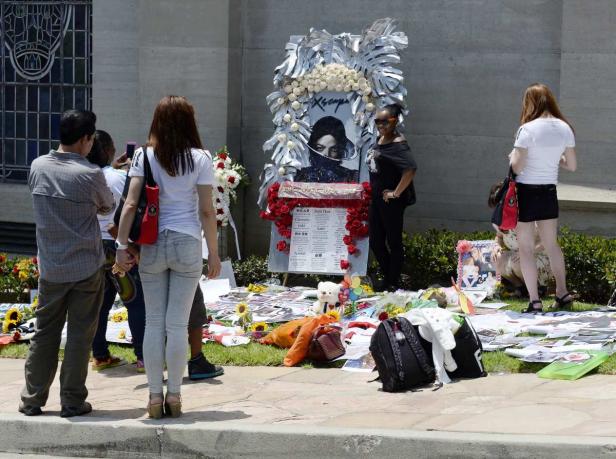 15.000 besuchten Grab von Michael Jackson