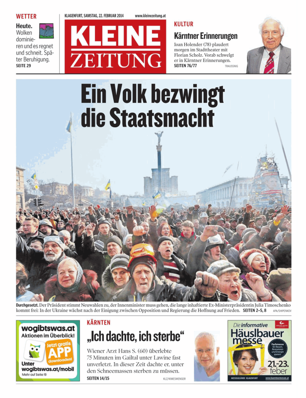 Eine Menschenmenge demonstriert auf dem Maidan-Platz in Kiew, Ukraine.