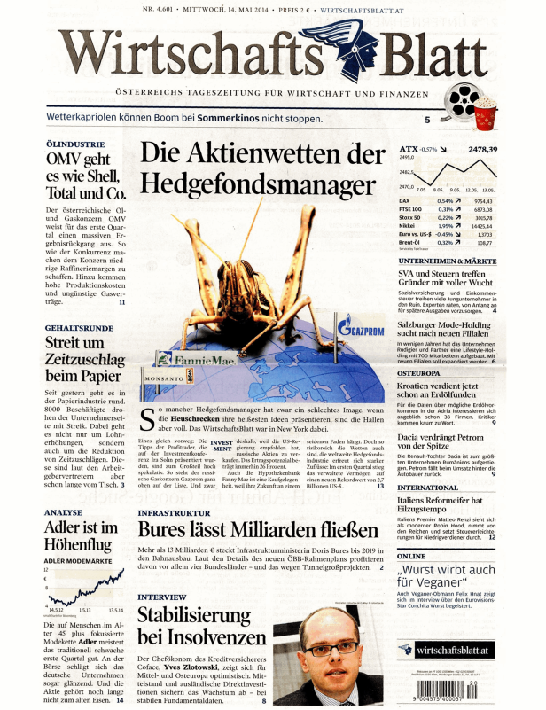 Eine Heuschrecke steht auf einer Weltkugel mit Logos von Fannie Mae, Monsanto und Gazprom.