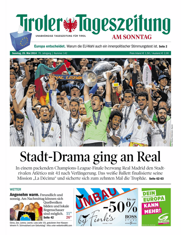 Die Fußballmannschaft von Real Madrid feiert den Gewinn der Champions League mit dem Pokal.