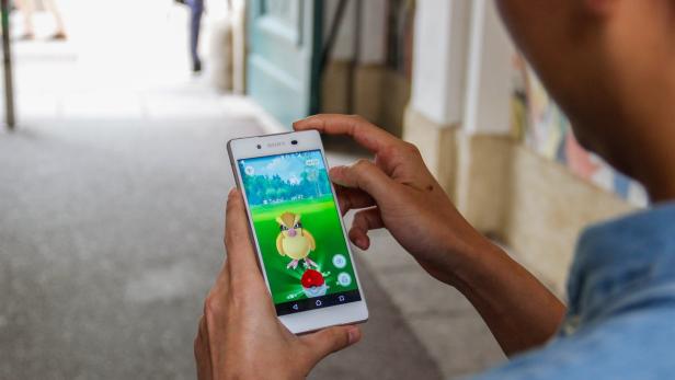 Reportage über das derzeitige Pokemon Fieber. Seit…