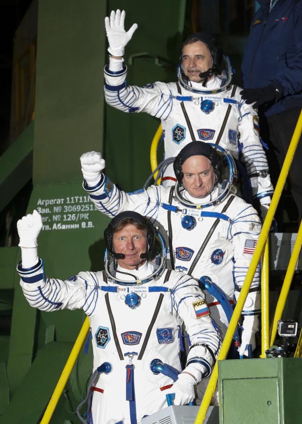 Astronauten zu Ein-Jahresmission auf ISS eingetroffen