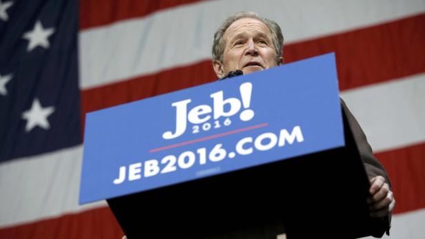 Former U.S. President George W. Bush speaks about US-Wahlkampf: George W. Bush greift Jeb unter die Arme