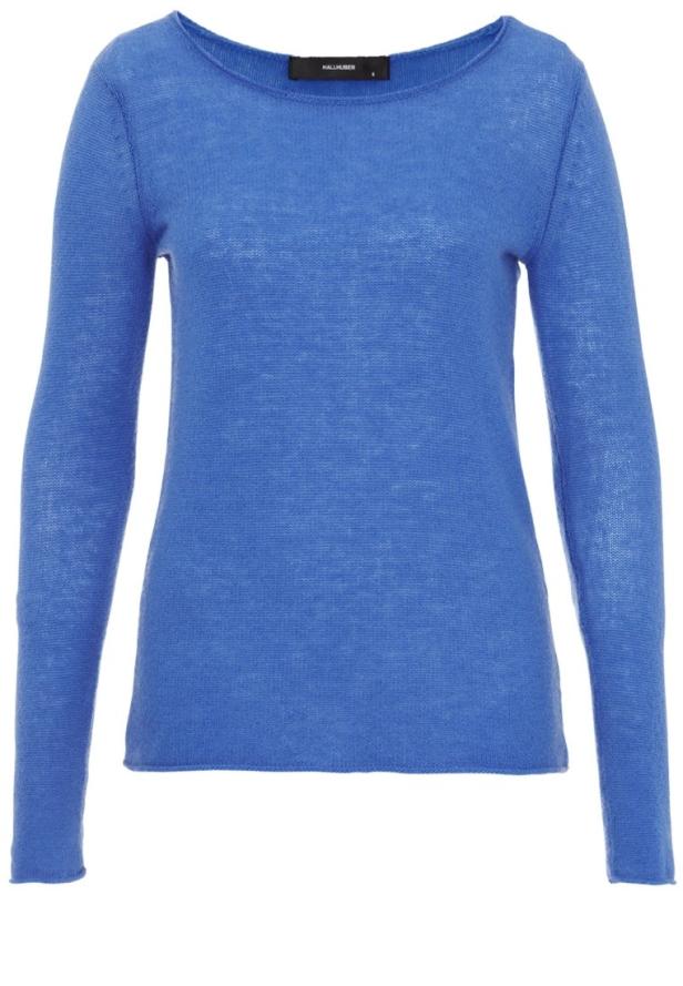 Ein blauer, langärmliger Pullover der Marke Hallhuber.