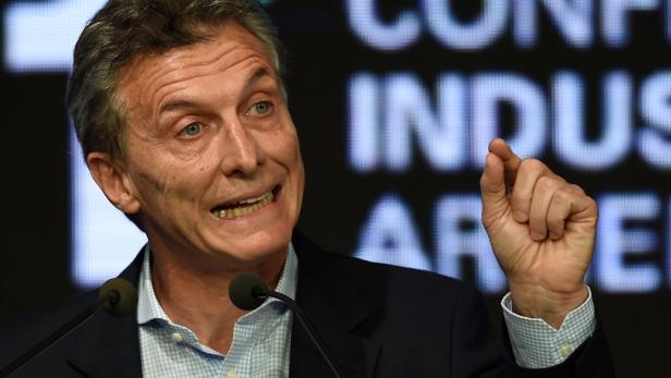 Argentinien gleicht Peso-Kurs an Schwarzmarktpreis an