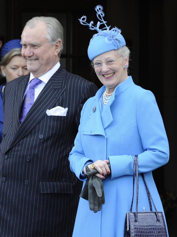 Königin Margrethe II. von Dänemark mit Prinzgemahl Henrik bei einer Veranstaltung.