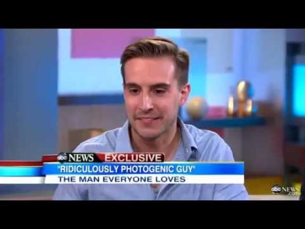 Ein Mann, bekannt als „Ridiculously Photogenic Guy“, in einem Interview bei ABC News.