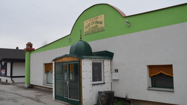 Islamgesetz: Erster Imam musste Österreich verlassen