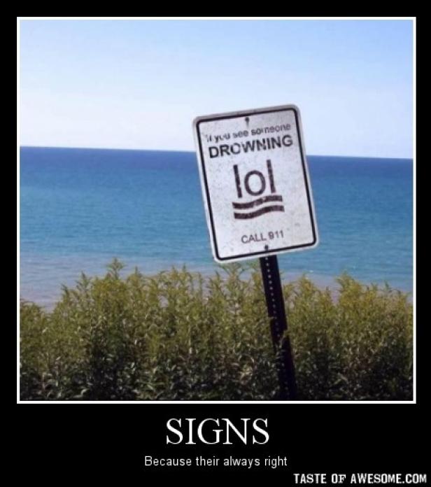 Ein Schild am Strand warnt mit dem Schriftzug „LOL“ vor dem Ertrinken.