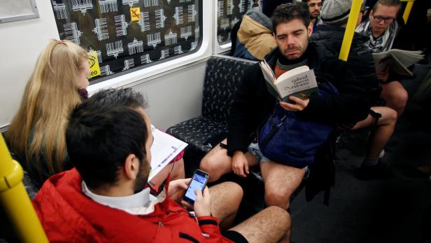 200 fahren in Berlin nur in Unterhosen U-Bahn