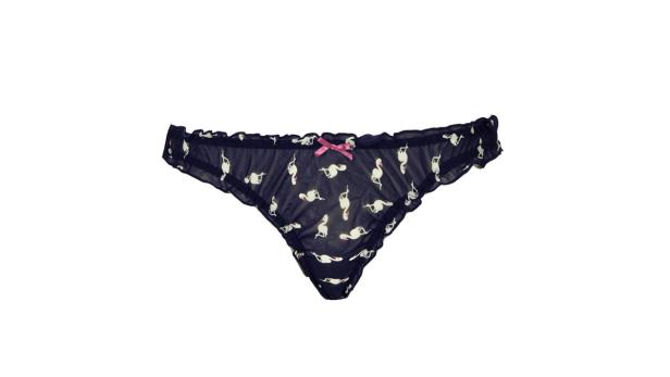 Eine dunkelblaue Damenslip mit Flamingos und einer rosa Schleife.