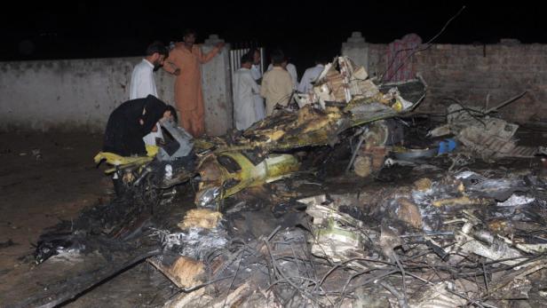 127 Tote bei Flugzeugabsturz in Pakistan