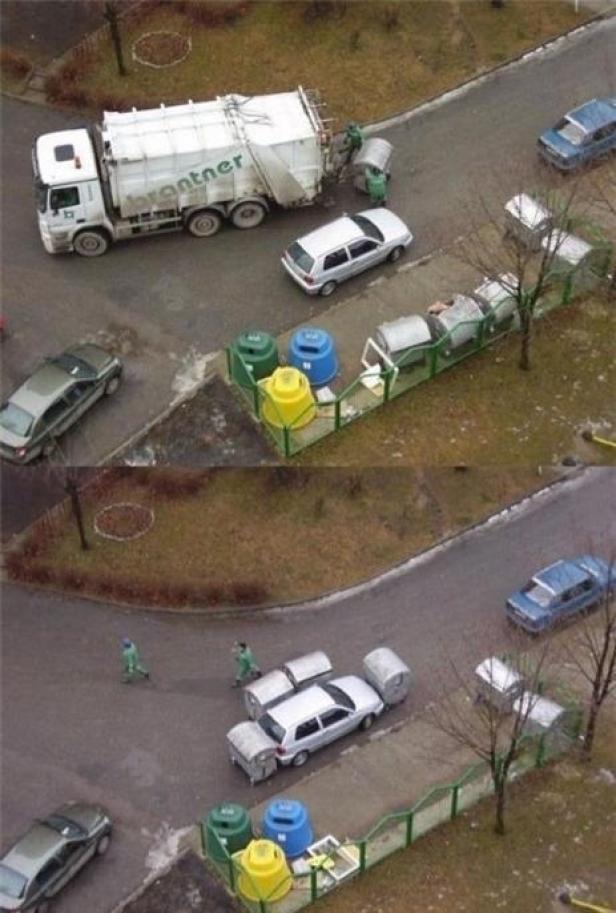 Müllwerker leeren Mülltonnen in ein Müllfahrzeug.