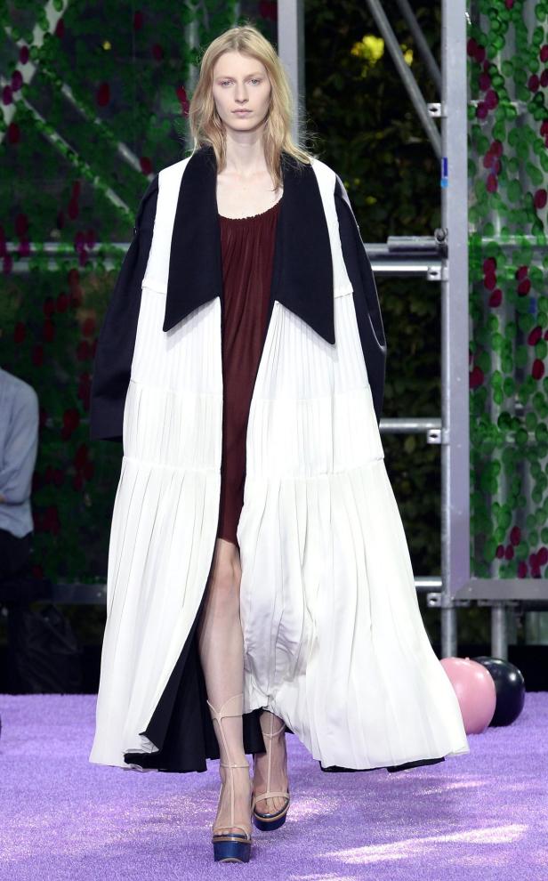Haute Couture in Paris: Dior gab sich ganz romantisch