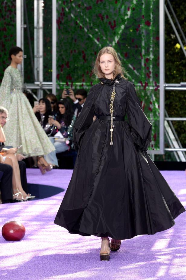 Haute Couture in Paris: Dior gab sich ganz romantisch
