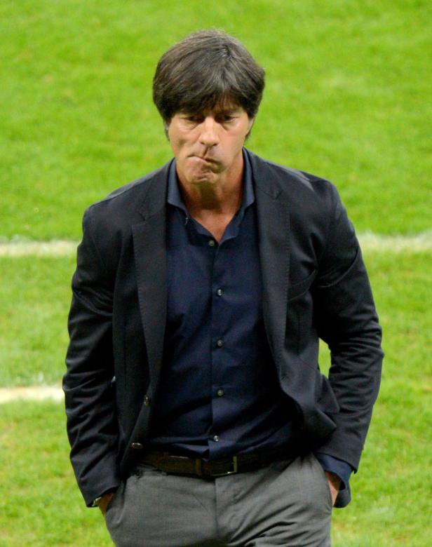 Joachim Löw, der ehemalige Trainer der deutschen Nationalmannschaft, auf dem Rasen.