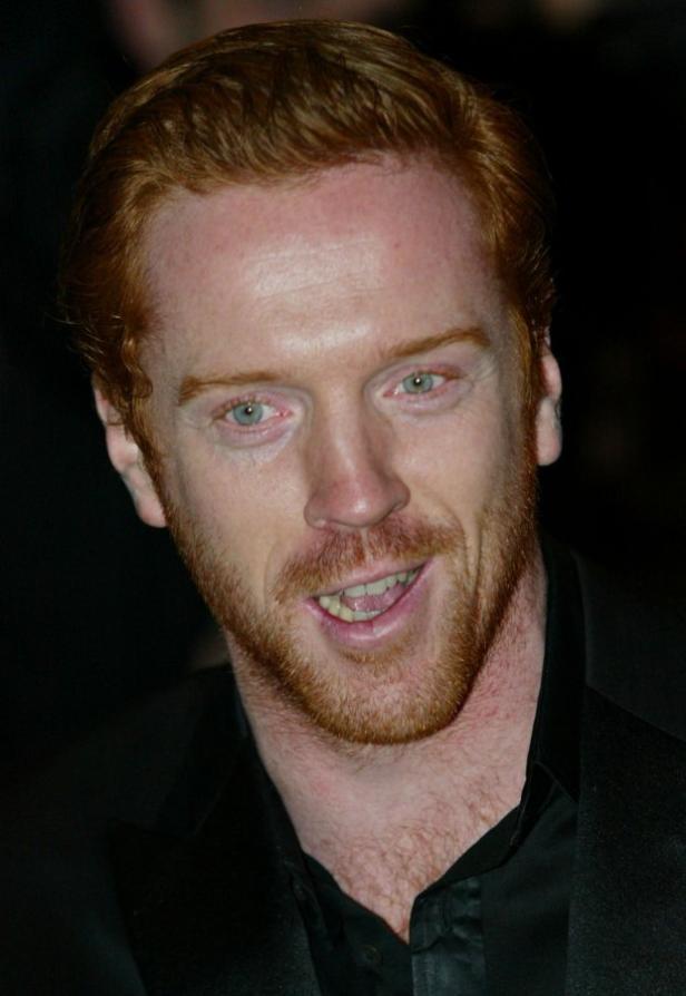 Porträt von Damian Lewis mit rotem Haar und Bart.