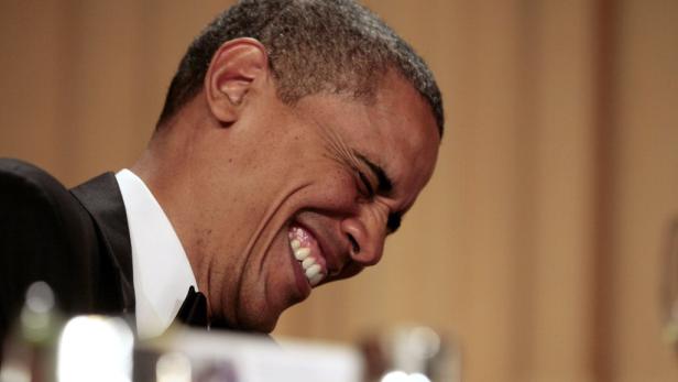 Barack Obama lacht herzlich.