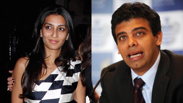 Ein Doppelporträt einer Frau in einem gemusterten Kleid und eines Mannes in einem Anzug, der spricht.