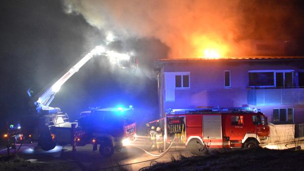 Ein Toter bei Großbrand in Pflegeheim in Oberösterreich