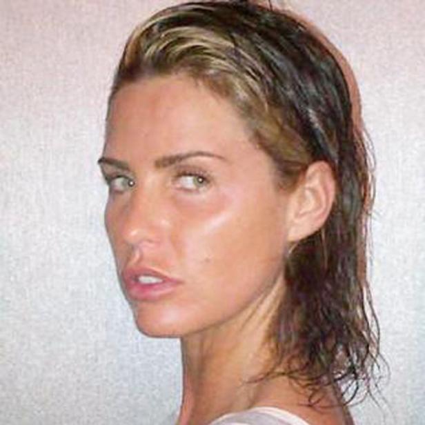 Porträt einer Frau mit blond gesträhntem, dunklem Haar.