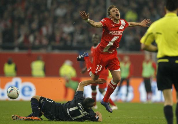 Fußball: Platzsturm in Düsseldorf