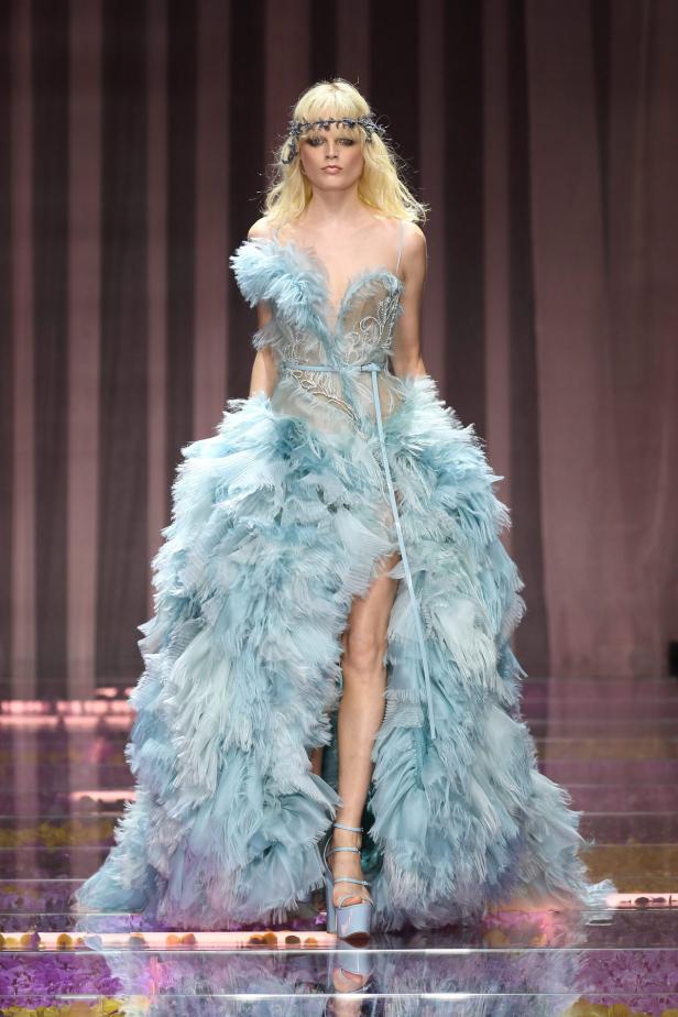 Haute Couture in Paris: Dior gab sich ganz romantisch