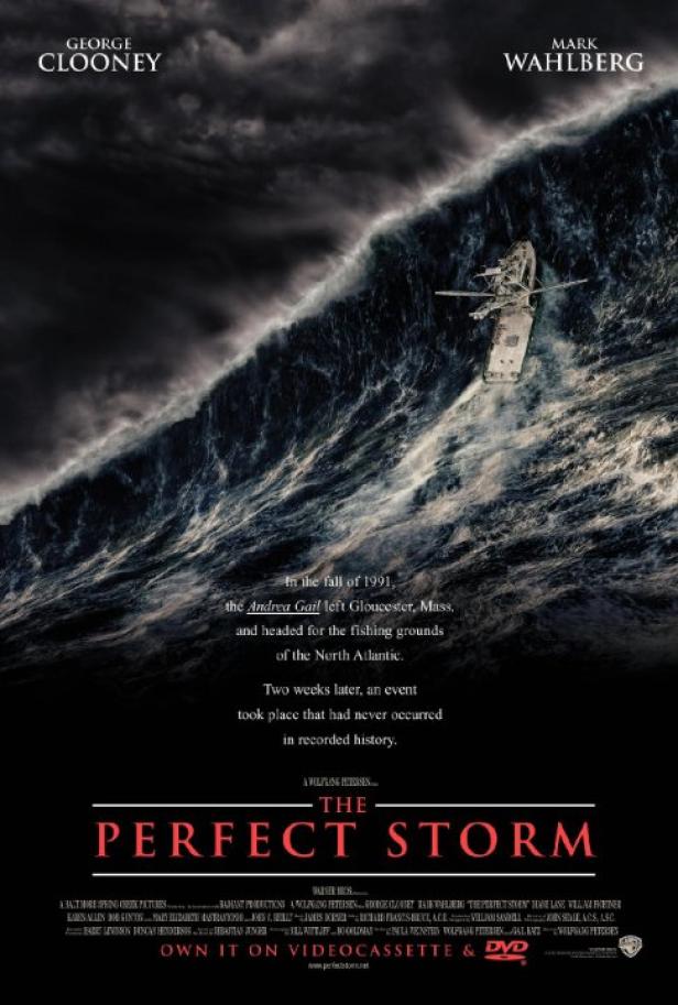 Das Filmplakat für „Der Sturm“ zeigt ein Fischerboot in einer riesigen Welle.