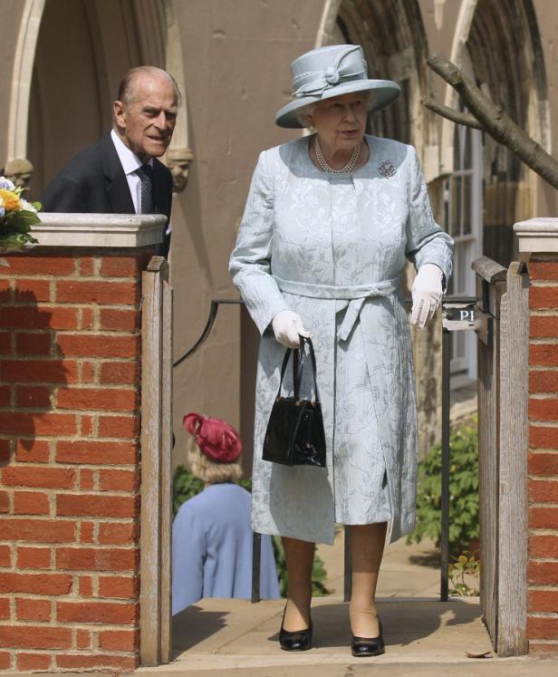 Königin Elizabeth II. und Prinz Philip bei einem öffentlichen Auftritt.