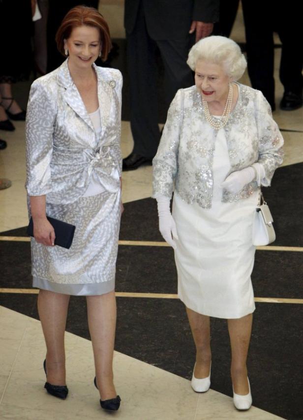 Julia Gillard und Königin Elisabeth II. bei einem Treffen.