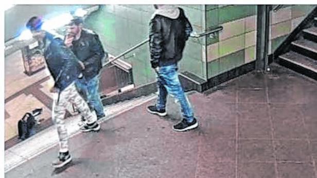 Berlin-Kreuzberg: Jugendliche stießen Mann auf U-Bahngleise