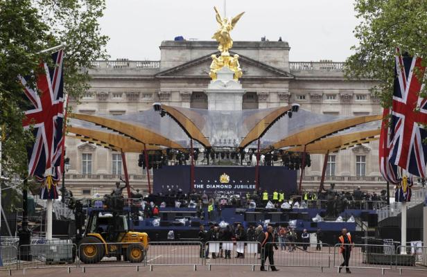 Vorbereitungen für das Diamond Jubilee Konzert vor dem Buckingham Palace.