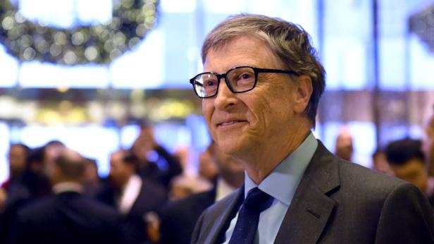 Bill Gates lächelt bei einer Veranstaltung.
