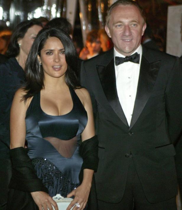 Salma Hayek und François-Henri Pinault posieren auf einem Event.