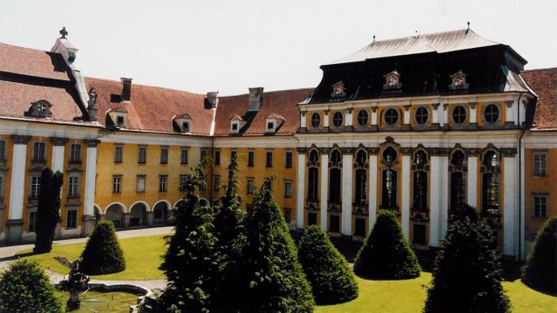 Ein Blick auf das Stift Reichersberg in Österreich.