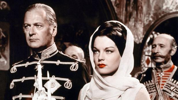 Szene mit Romy Schneider und Curd Jürgens in dem Film „Katia“.