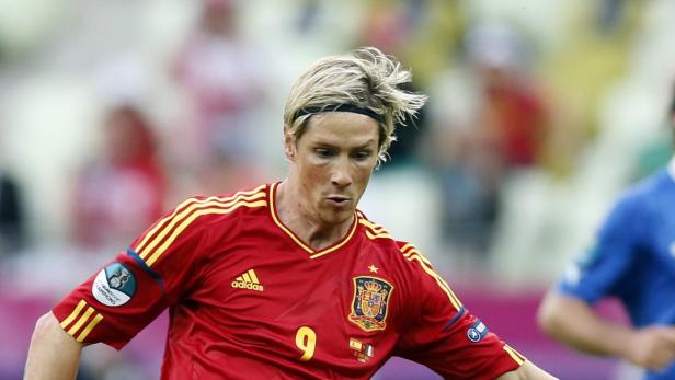 Fernando Torres im Trikot der spanischen Nationalmannschaft während eines Fußballspiels.