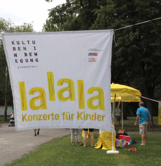Eine Ankündigung für „lalala“-Konzerte für Kinder im Rahmen der „Kulturen in Bewegung“ in Wien.