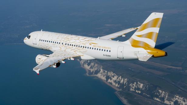 Eine British Airways-Maschine im Flug, lackiert mit einer goldenen Sonderlackierung.