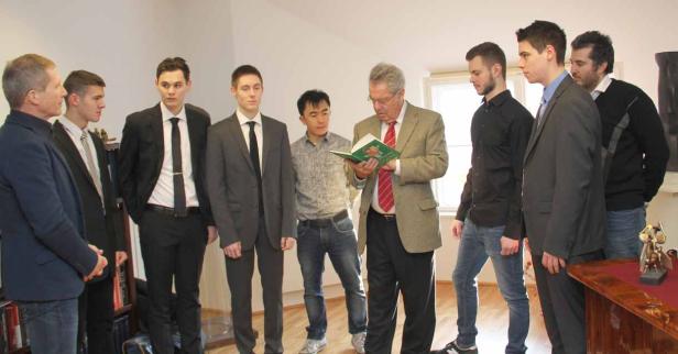 ... vom Treffen mit dem Alt-Präsidenten