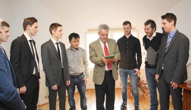 ... vom Treffen mit dem Alt-Präsidenten