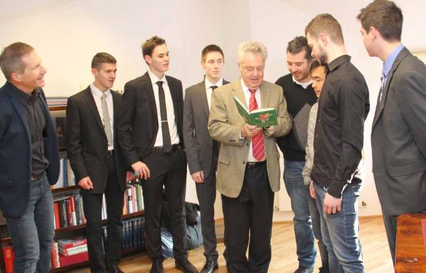 ... vom Treffen mit dem Alt-Präsidenten