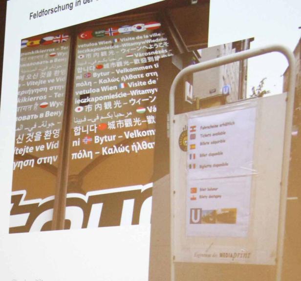 Informationen zu Fahrkarten für die Wiener Linien in verschiedenen Sprachen.