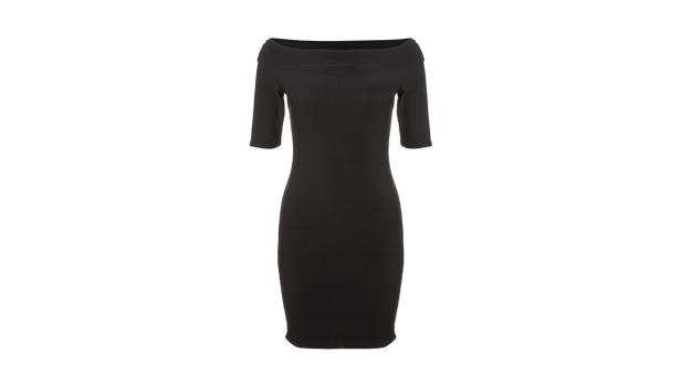 Ein schwarzes, schulterfreies Kleid mit kurzen Ärmeln vor einem weißen Hintergrund.