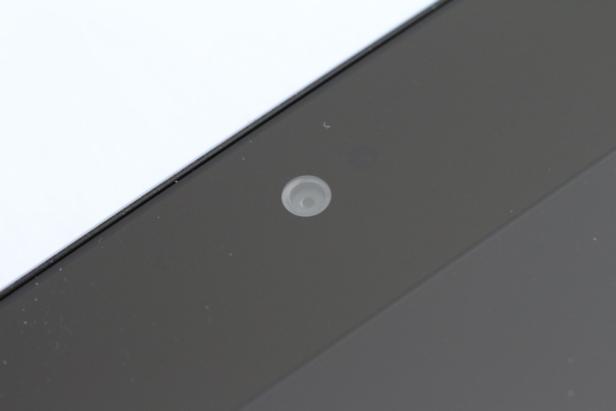 Nahaufnahme der Frontkamera eines Tablets.
