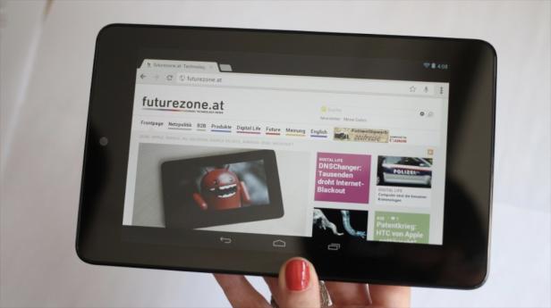 Ein Tablet zeigt die Webseite futurezone.at mit einem Artikel über Android.