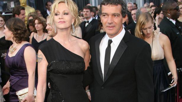 Melanie Griffith und Antonio Banderas posieren auf dem roten Teppich.