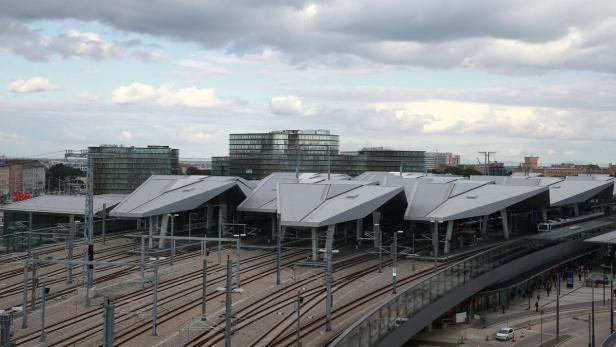 Wiener Hauptbahnhof im Vollbetrieb: Problemloser Auftakt
