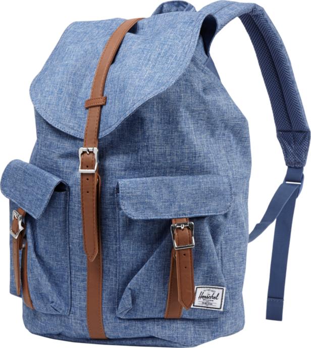 Ein blauer Herschel-Rucksack mit braunen Lederriemen und silbernen Schnallen.